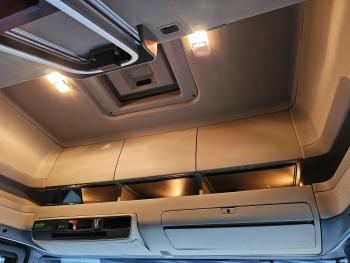 R520 V8 4x2 / RETARDER / 2 TANKS